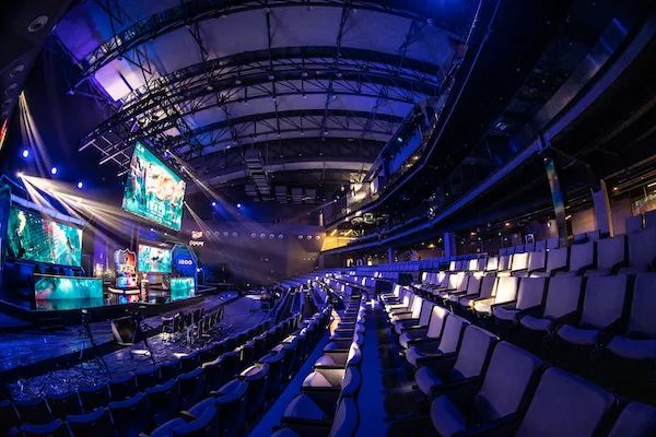 备的侧翼对 备的侧翼对